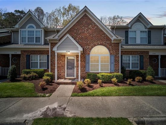 728 W Lake Cir Chesapeake Va 23322 Mls 10371011 Zillow