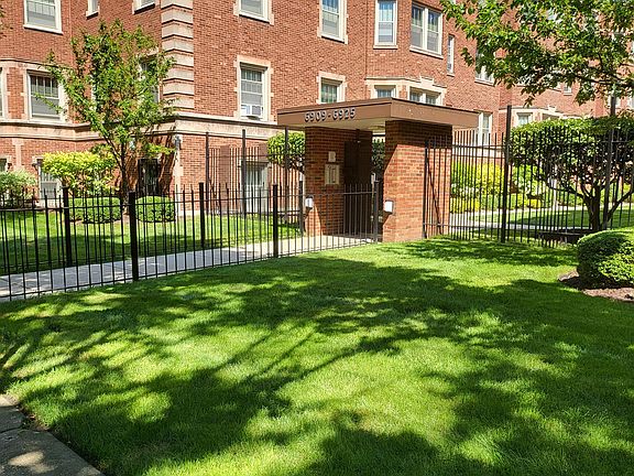 3rd image of 6940 S Crandon Ave #2W