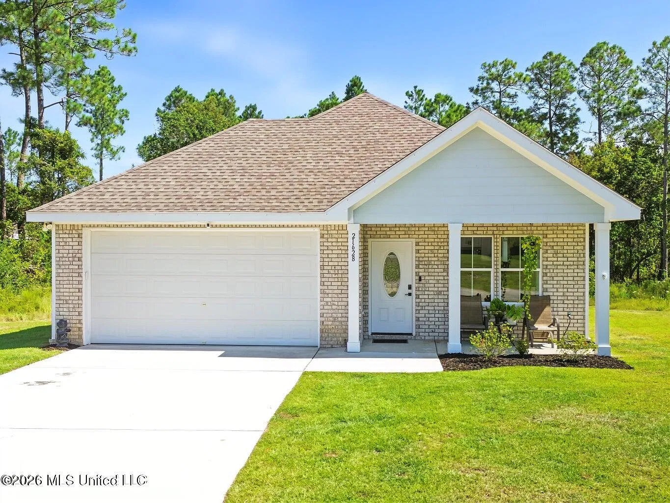 3 bed, 2.0 bath, 1437 sqft, $1,900 — Photo 1