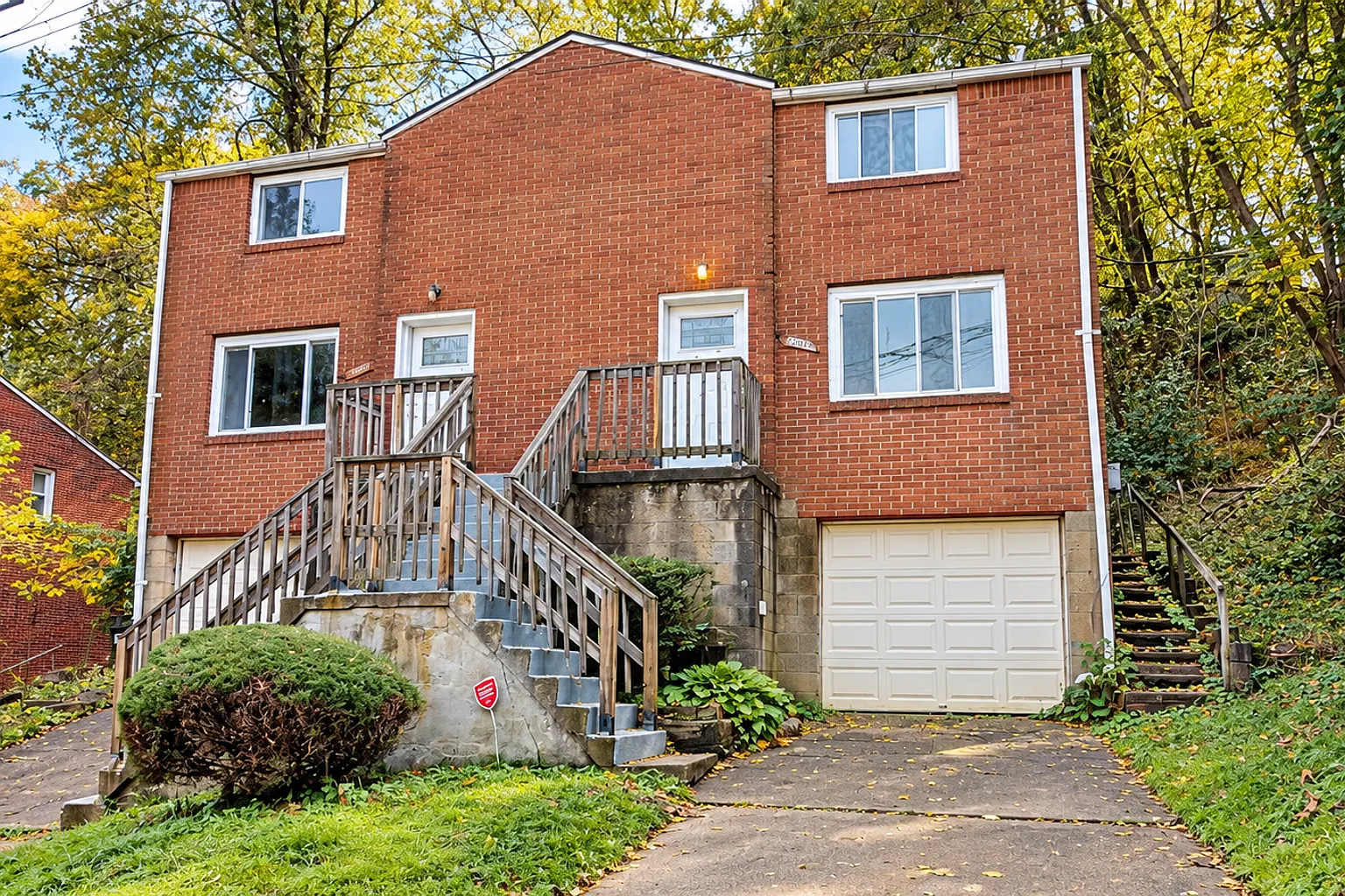 2 bedroom Townhome, Pittsburgh, PA 15221 — Photo 1