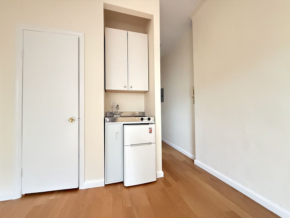 2nd image of 53 W 72nd St #7F