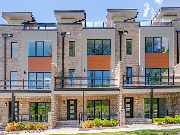 4th image of 1012 Manor Way