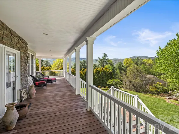 420 Kanuga Forest Dr, Hendersonville, NC 28739