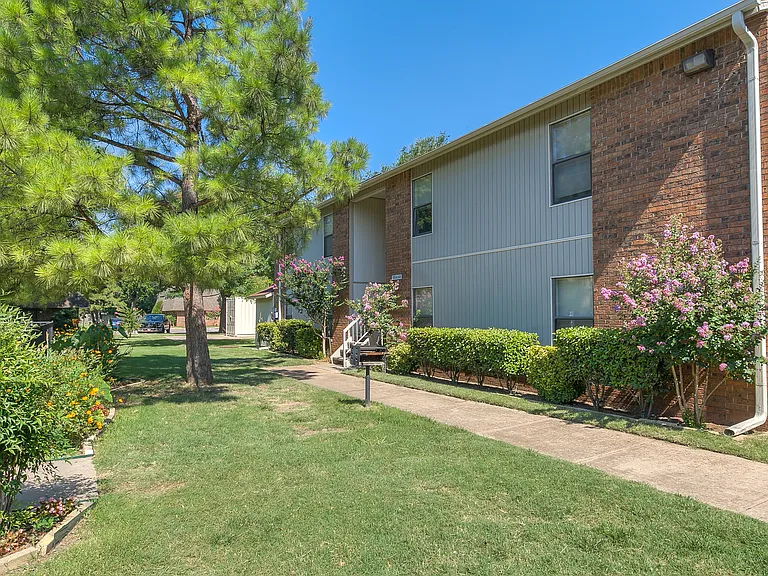 Norman Apartments — Photo 31