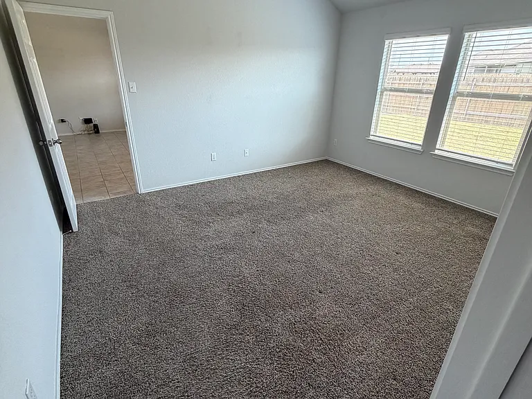 712 Taggart Trl — Photo 8