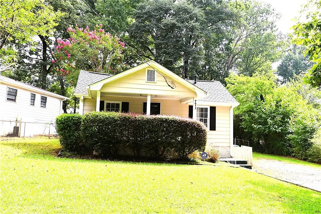 2 bed, 2.0 bath, 938 sqft, $1,695 — Photo 2