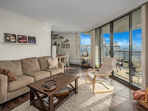 4th image of 2041 Bellwood Ave #1808