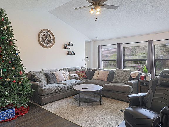 2nd image of 18040 Lake Vista Dr