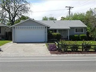 2041 Mission Ave photo 1