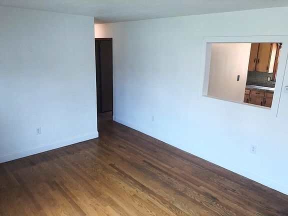 3rd image of 2811 Belle Ave NE