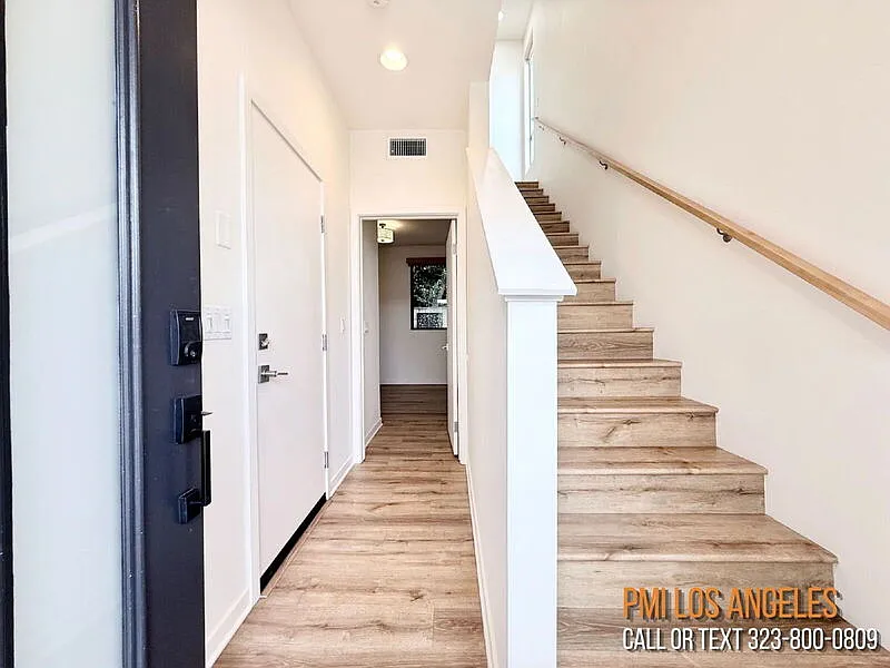 3 bed, 4.0 bath, 1849 sqft, $5,200 — Photo 3