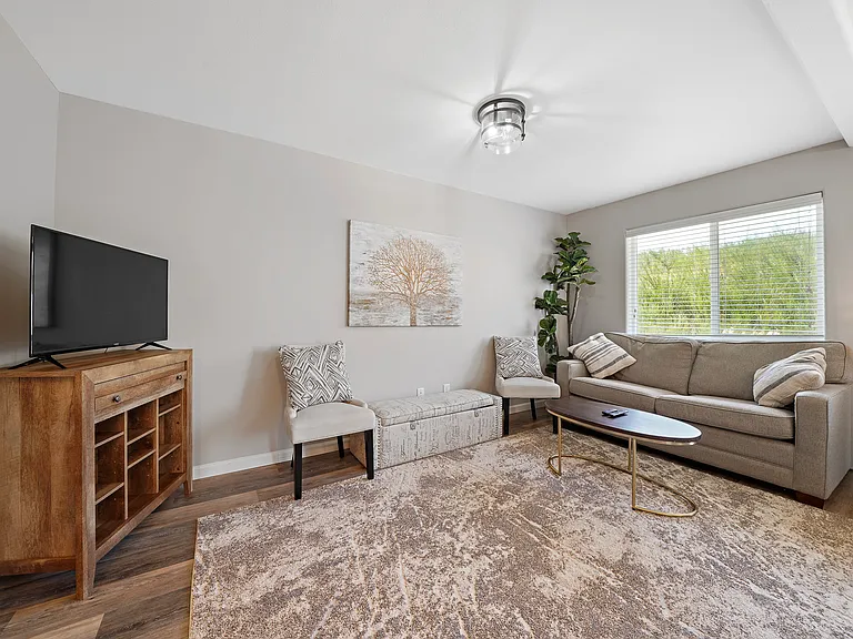1564 SE Honeysuckle Loop #B — Photo 6