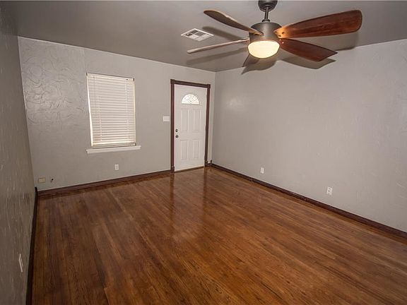 4th image of 1003 W D Ave