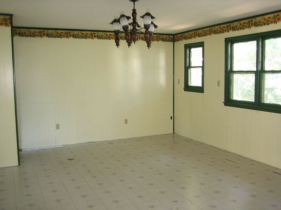 Large Eat-in Kitchen