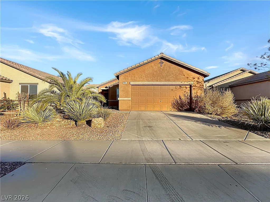 3 bed, 2.0 bath, 1340 sqft, $2,200 — Photo 2
