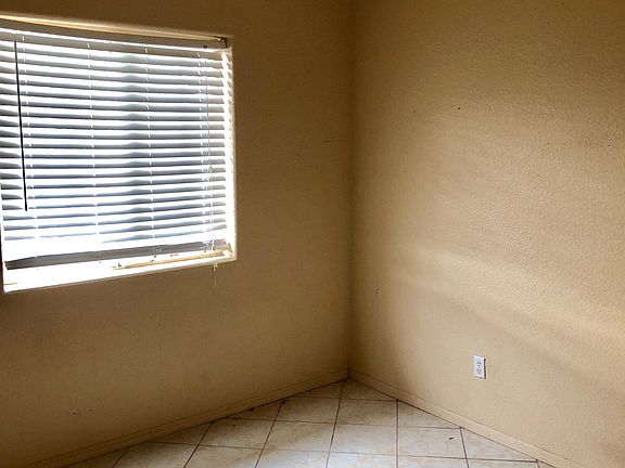 4th image of 756 W Calle Esperanza St