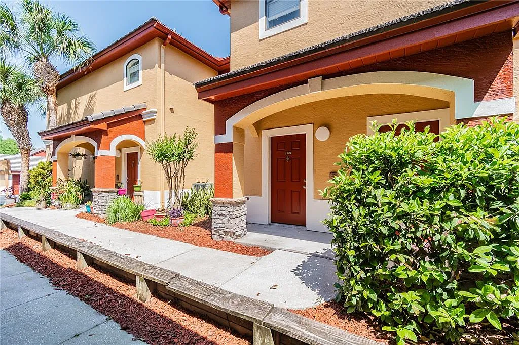 3 bed, 2.0 bath, 1510 sqft, $2,399 — Photo 2