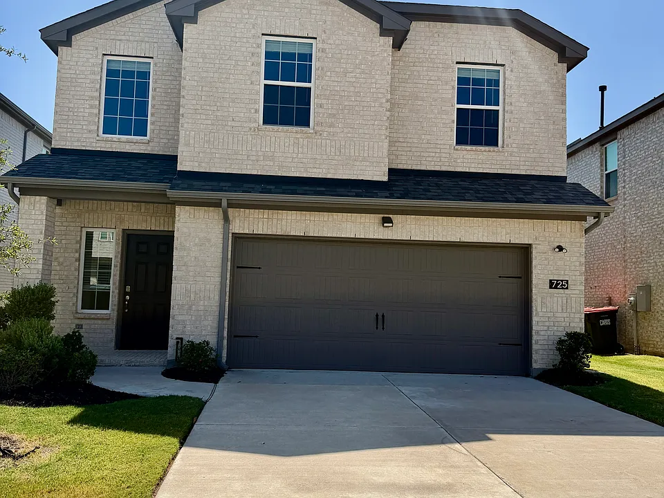 725 Santa Lucia Dr