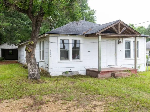 2226 N Vine St, Magnolia, AR 71753