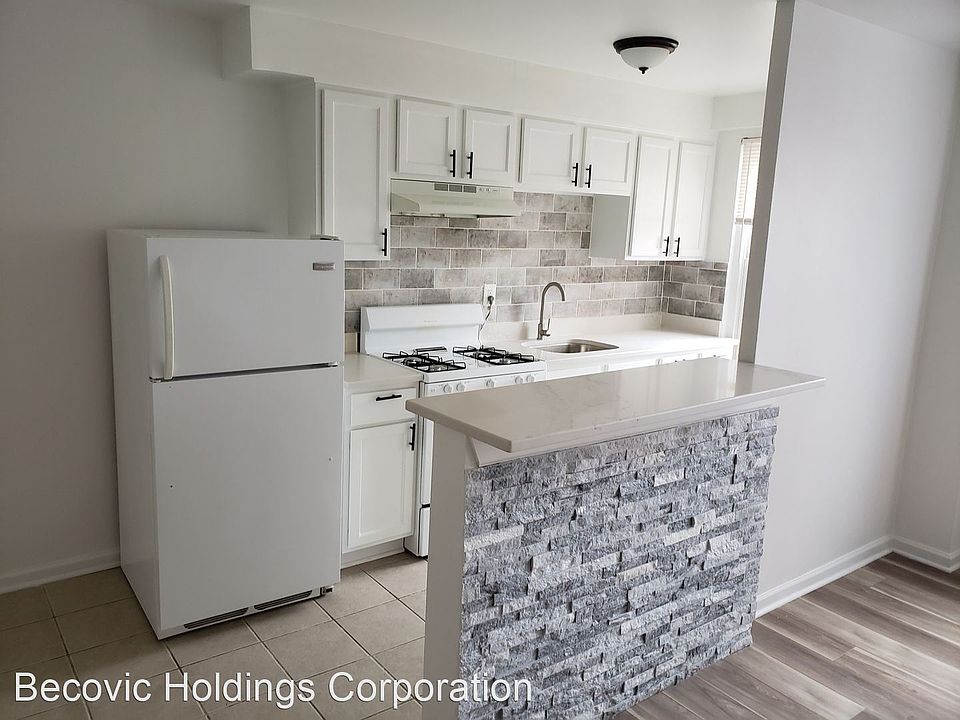 1st image of 929 N Main St #9663745