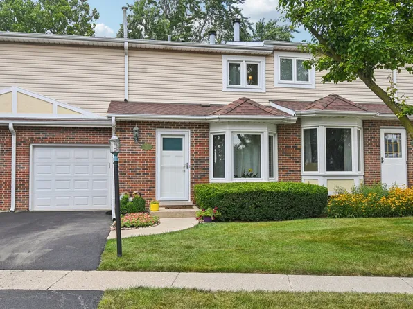 516 Blue Jay Ct, Mount Prospect, IL 60056