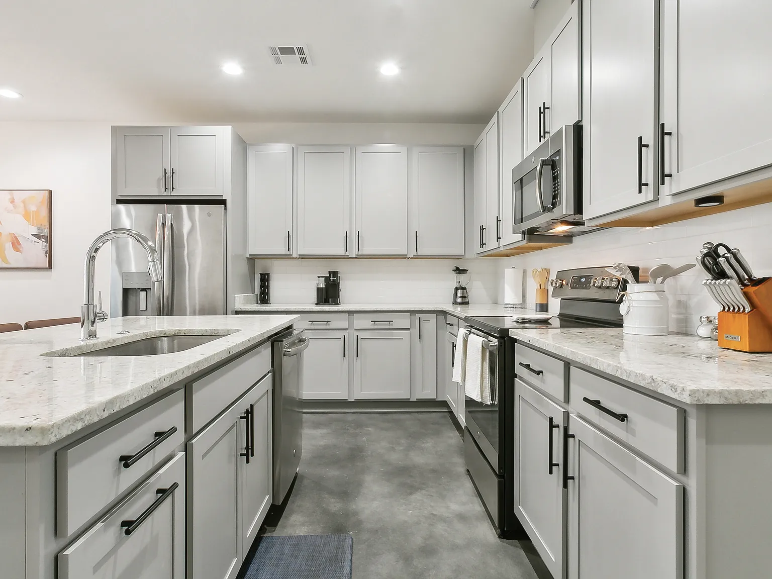 3 bed, $6,675 — Photo 2
