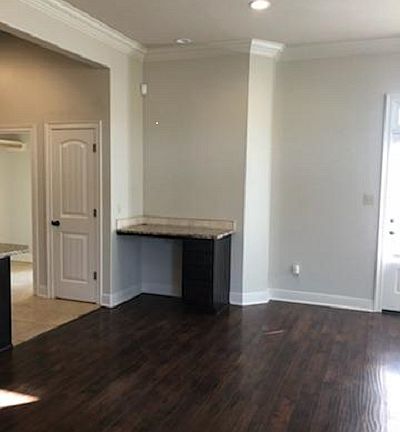 3rd image of 410 Braxton Dr