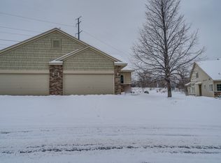 1204 Highridge Ct E, Maplewood, MN 55109