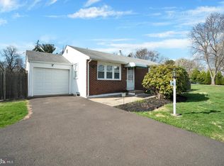 686 Mearns Rd, Warminster, PA 18974