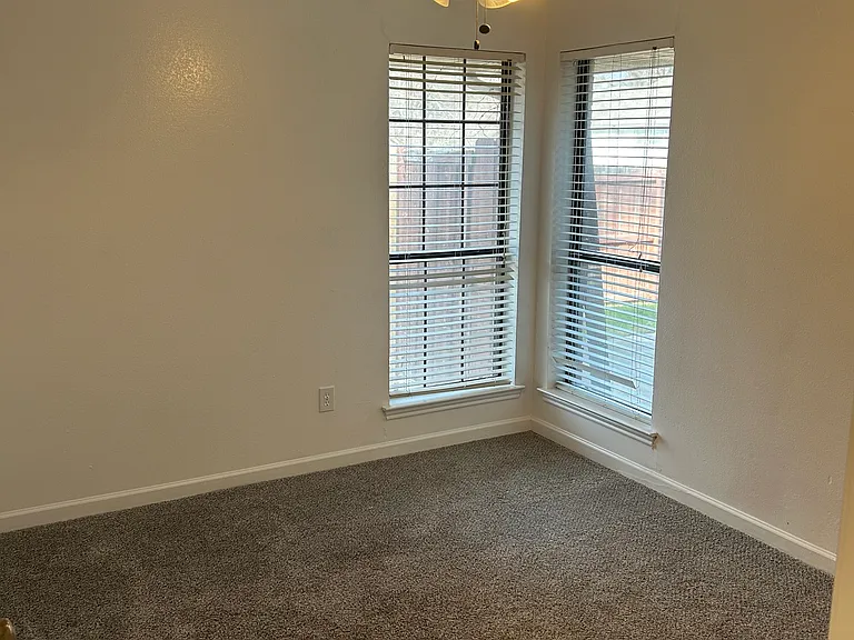 801 Summit Dr — Photo 19