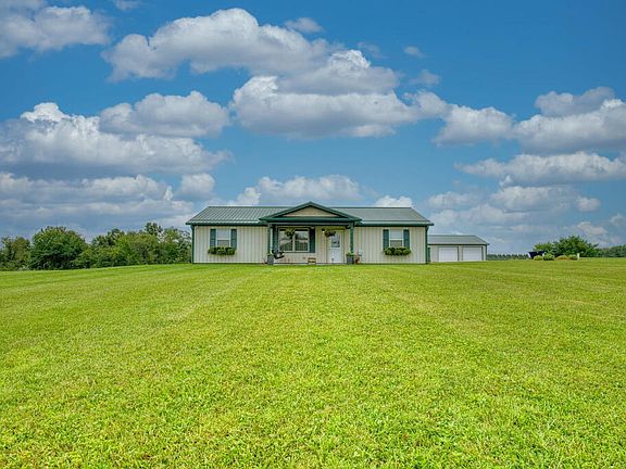 3rd image of 63736 Frazee Ln