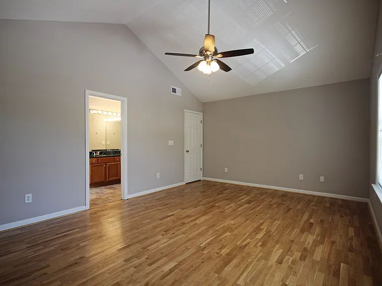 401 Bottesford Dr NW — Photo 3