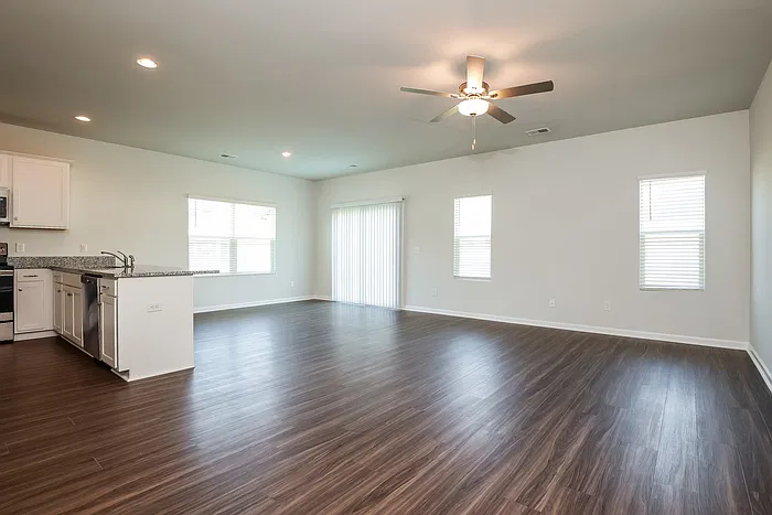 3 bed, 2.0 bath, 1718 sqft, $2,495 — Photo 3