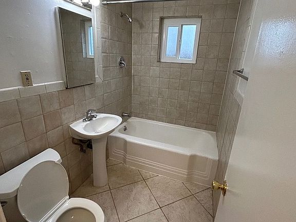 4th image of 2812 D St #18