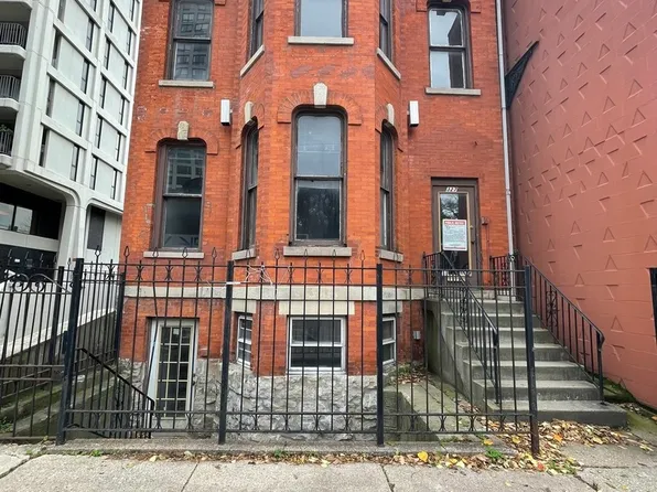 327 W Armitage Ave, Chicago, IL 60614