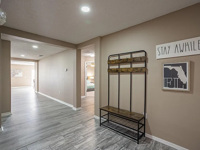 341 Aster Dr — Photo 2