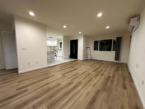3rd image of 15634 N Hudson Ave