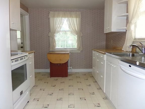 4th image of 334 E Broadway St