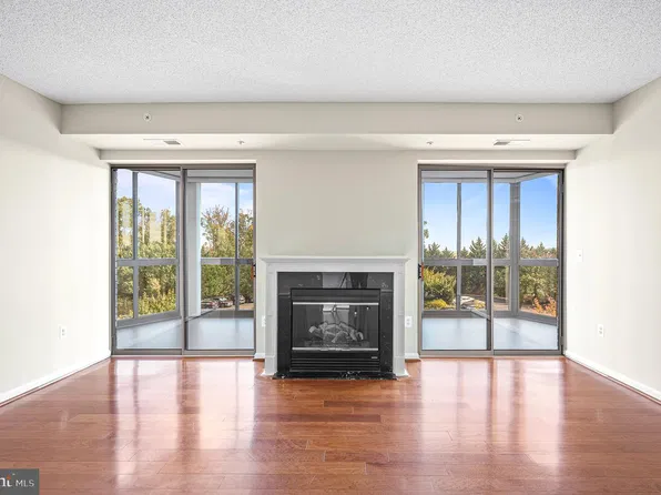 19355 Cypress Ridge Ter Unit 210, Leesburg, VA 20176