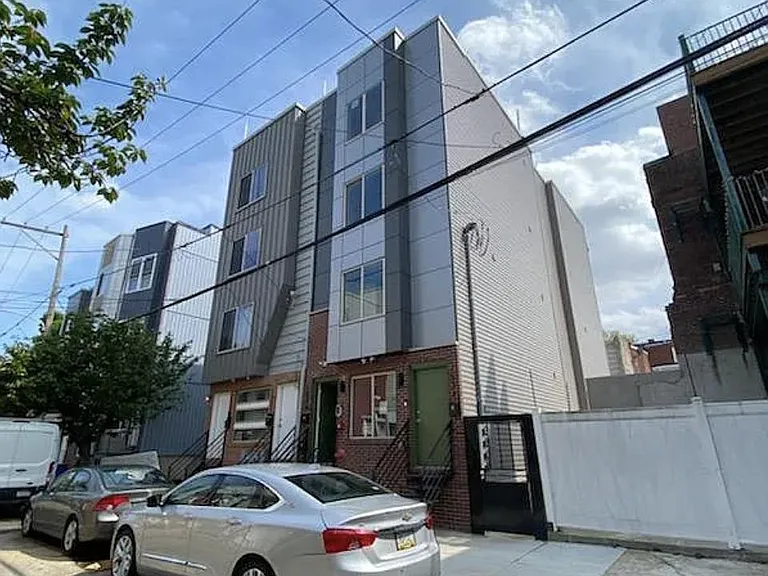 1534 W Stiles St #C — Photo 1