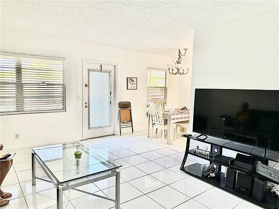 3rd image of 294 Oakridge Q #294