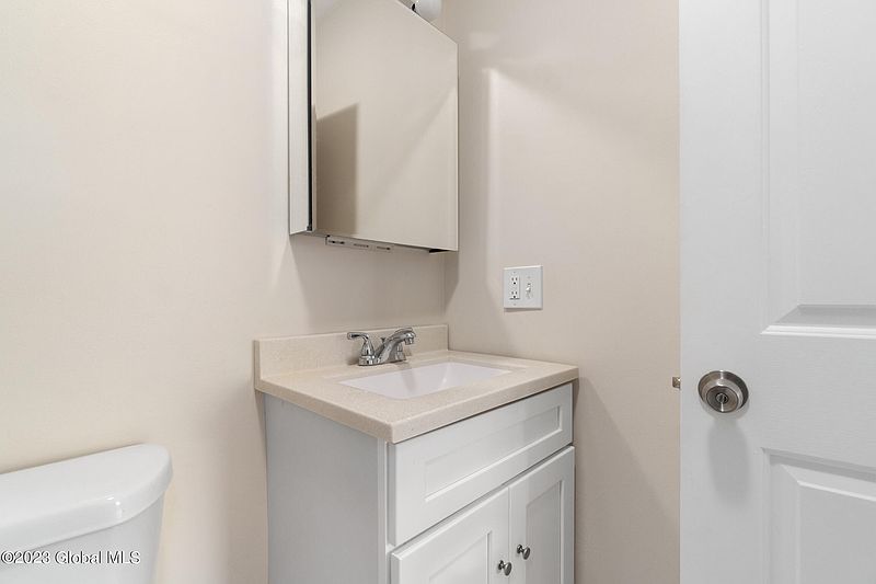 5th image of 3027 Squire Boulevard