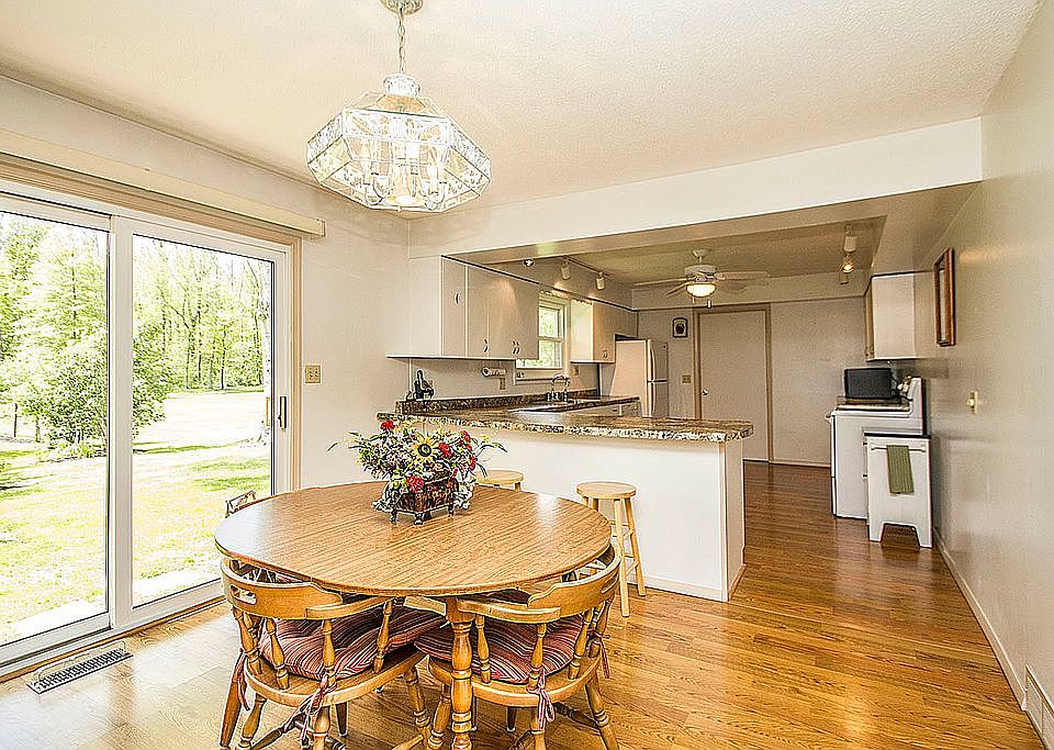 Dining Area To Kitchen