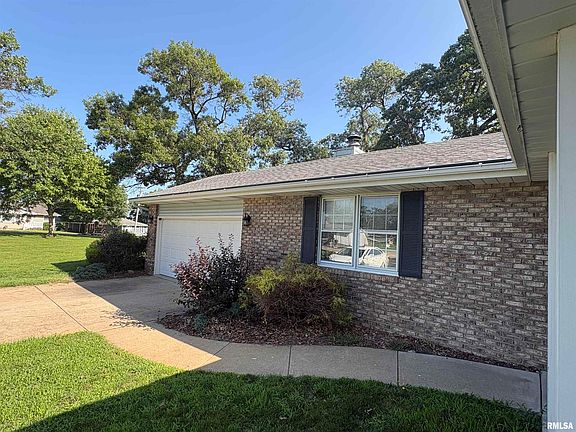 3rd image of 300 N Sunset Dr