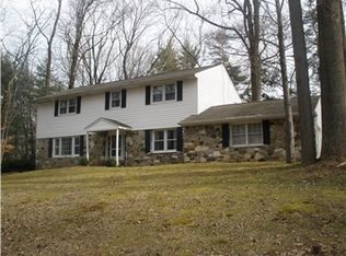 15 Birch Knoll Rd, Wilmington, DE 19810