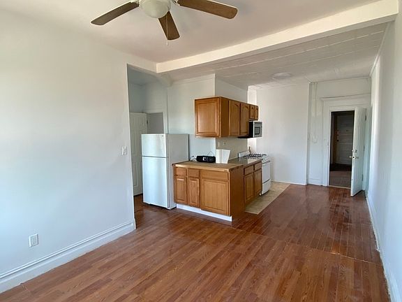 2nd image of 281 23rd St #10