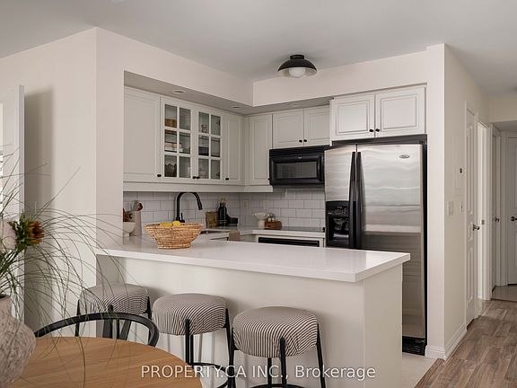 4th image of 140 Simcoe St #919