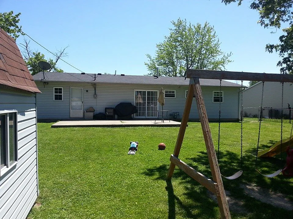 2704 E 26th St photo 1