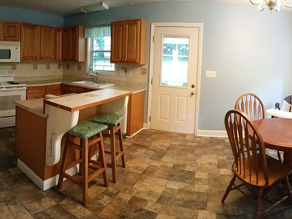 Large eat-in kitchen