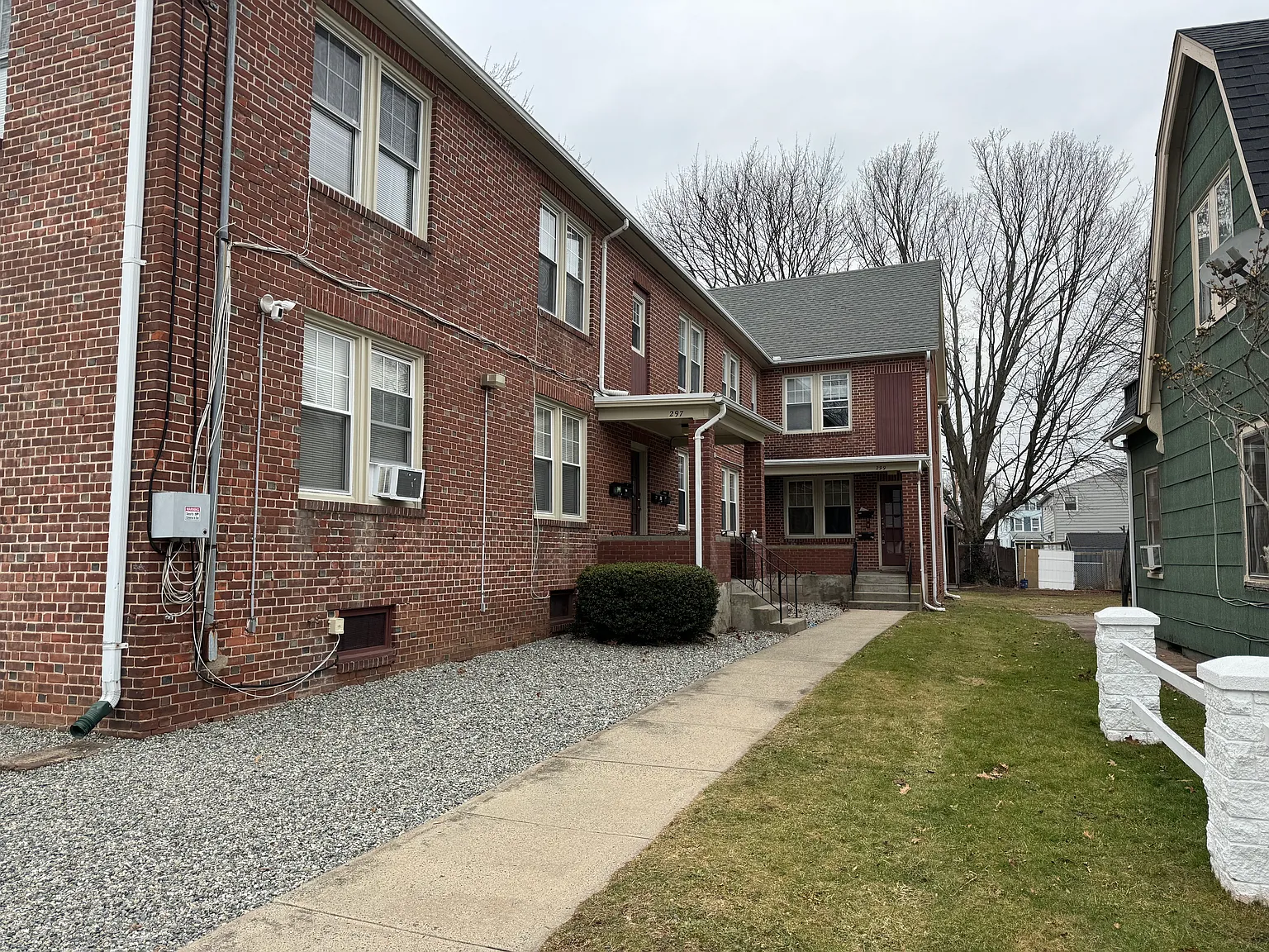 2 bed, 955 sqft, $1,870 — Photo 1